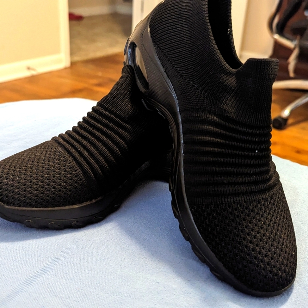 STG size 5.5 Non slip resistant shoes